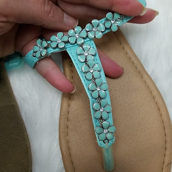 Sandals - Picture 4 of 4